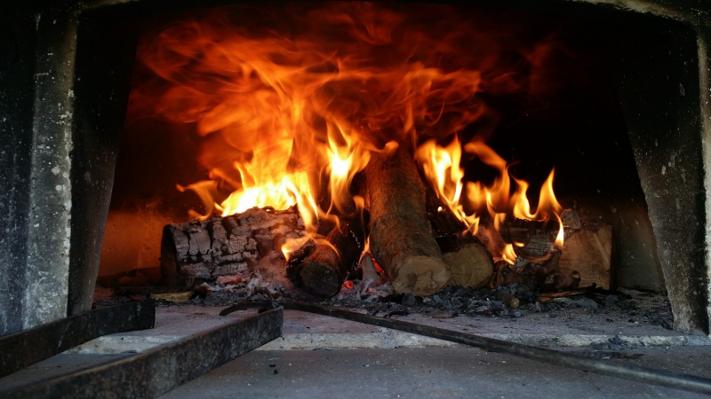 pizzeria-LA CROIX SUR ROUDOULE-min_wood-fired-oven-1960099